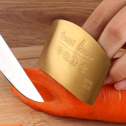 Stainless steel finger guard – your essential kitchen gadget for safe and easy vegetable cutting