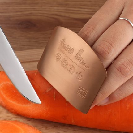 Stainless steel finger guard – your essential kitchen gadget for safe and easy vegetable cutting