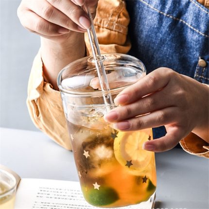 Clear glass tumbler with lid and straw – hot or cold drinks on the go