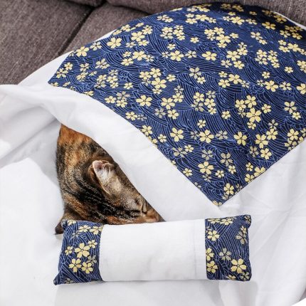 Cat bed warm cat sleeping bag with pillow cushion japanese kitten nest removable house bed for cats small dogs pet accessories