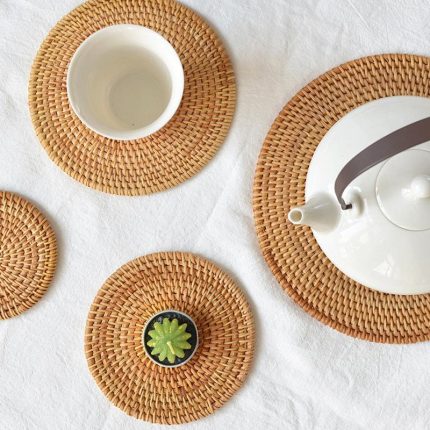 Handmade rattan placemats – elegant round insulation coasters for your table!