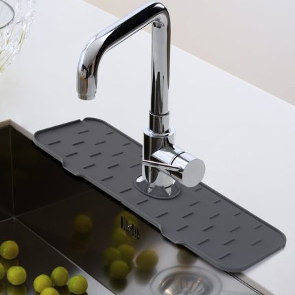Silicone splash guard – protect your countertops with a kitchen gadget that catches splashes and spills
