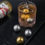 Stainless steel whisky ice cubes set: keep your drinks cool without dilution