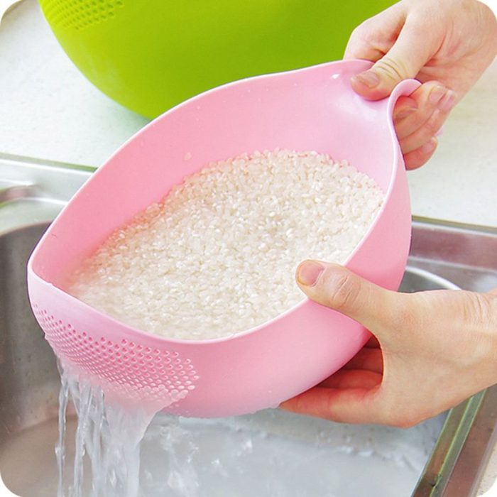Rice washing strainer and vegetable colander – your essential kitchen gadget