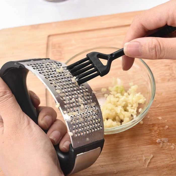 Stainless steel manual garlic press and mincer – your ultimate kitchen gadget for effortless garlic preparation