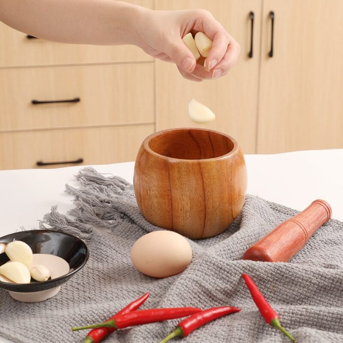 Wooden garlic jar with manual garlic grinder – traditional natural wood garlic masher and kitchen gadget for crushing garlic