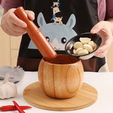 Wooden garlic jar with manual garlic grinder – traditional natural wood garlic masher and kitchen gadget for crushing garlic