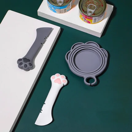 FreshSeal Can Lid: Reusable Silicone Seal for Dog and Cat Food Cans, Complete with Portable Sealer Spoon – Your Pet's Perfect Accessory