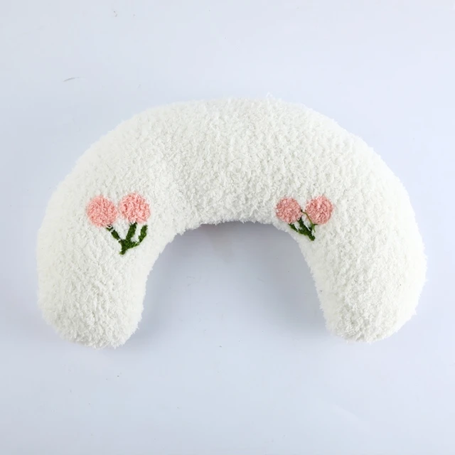 Semilunar pillow
